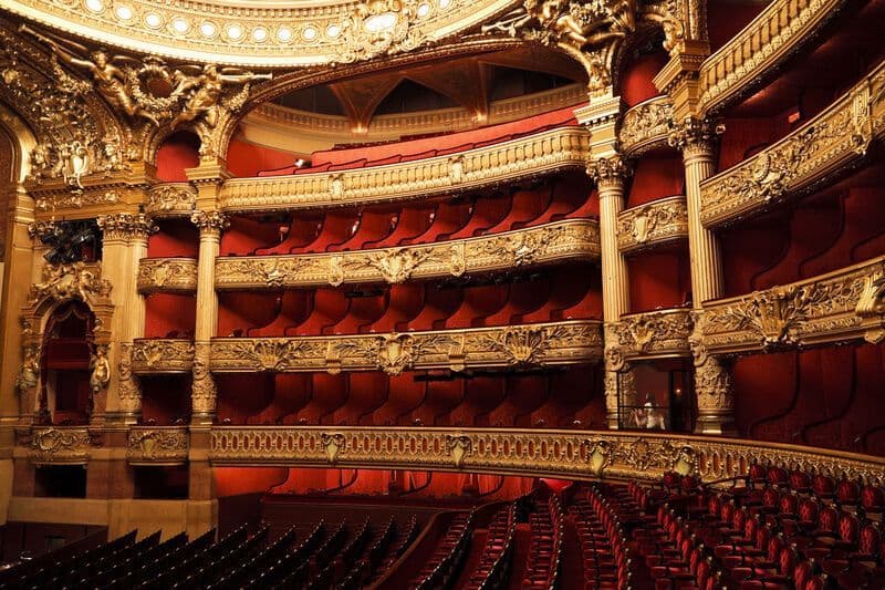 Style Garnier Opera de reims  en fer a cheval pour hideal